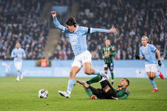 Malmö FFs Stefano Vecchia och Varbergs Vinicius Nogueira