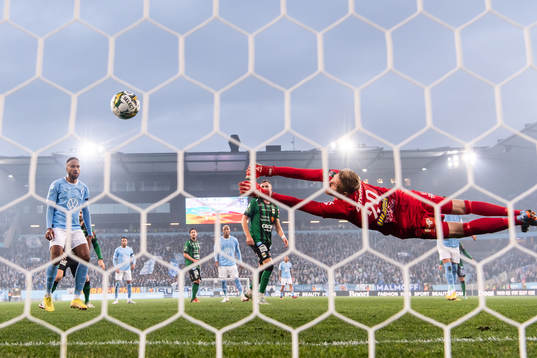 Malmö FFs Isaac Kiese Thelin och Varbergs Fredrik Andersson