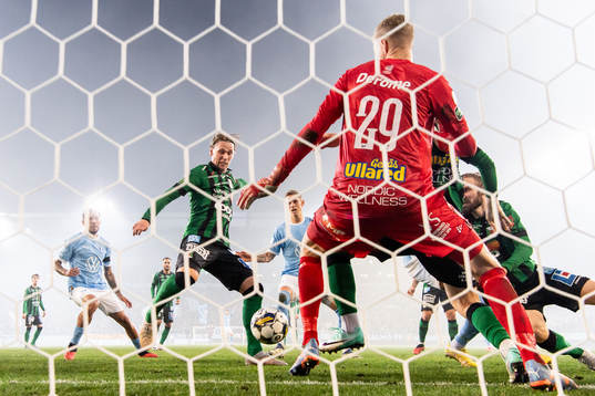 Varbergs Hampus Zackrisson och målvakt Fredrik Andersson