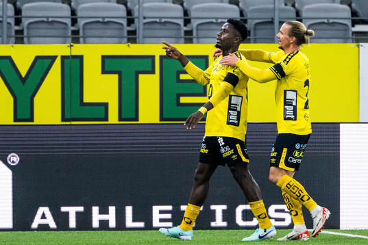 Elfsborgs Michael Baidoo jublar med Elfsborgs Niklas Hult