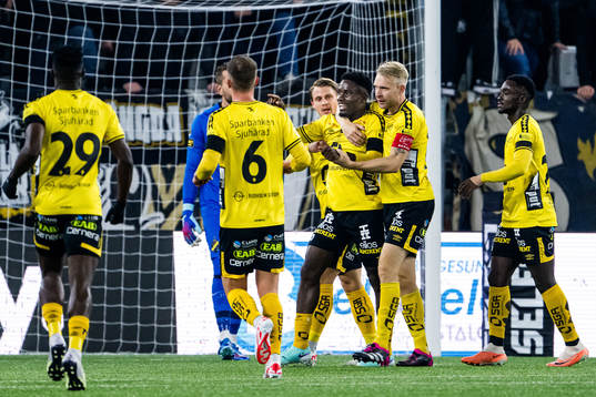 Elfsborgs Michael Baidoo jublar med lagkamrater