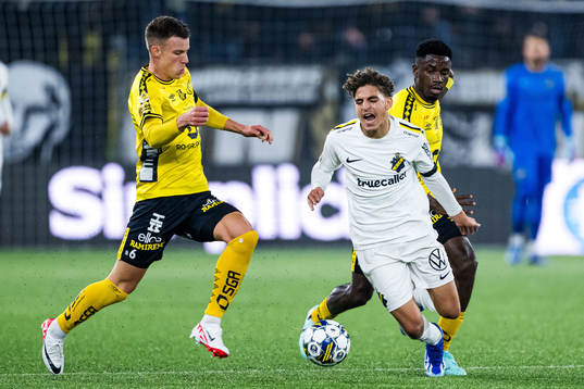 AIKs Taha Ayari mot Elfsborgs Andri Fannar Baldursson och