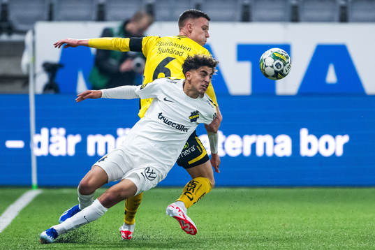 Elfsborgs Andri Fannar Baldursson och AIKs Taha Ayari