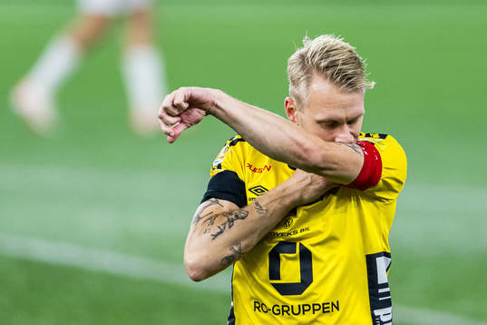 Elfsborgs Johan Larsson jublar
