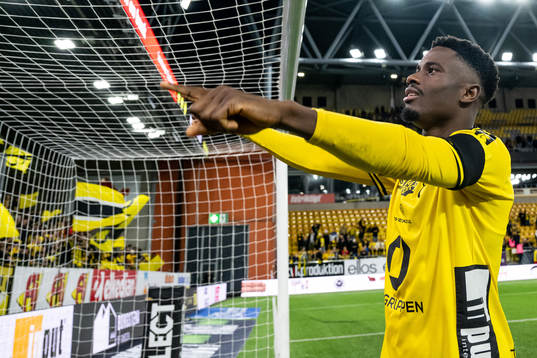 Elfsborgs Michael Baidoo tackar publiken