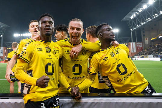 Elfsborgs Michael Baidoo jublar med Niklas Hult
