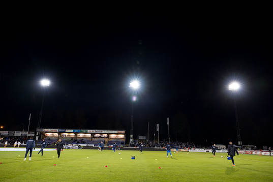 Värnamos spelare värmer upp före fotbollsmatchen i