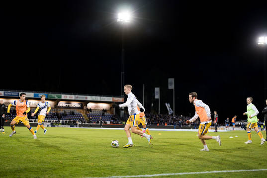 IFK Göteborgs spelare värmer upp före fotbollsmatchen i