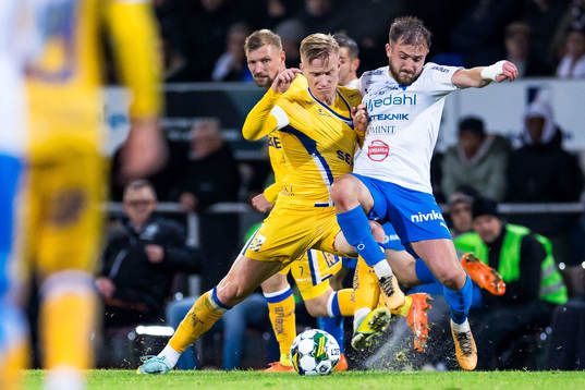 IFK Göteborgs Oscar Wendt och Värnamos Albion Ademi