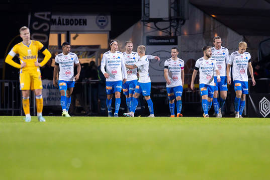 Värnamos spelare jublar