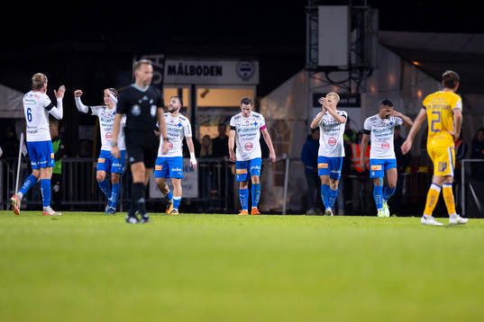 Värnamos spelare jublar