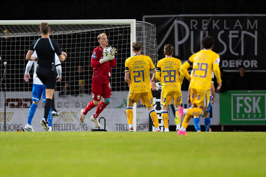 IFK Göteborgs målvakt Pontus Dahlberg gör en räddning