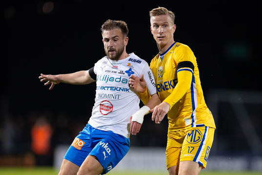 Värnamos Albion Ademi och IFK Göteborgs Oscar Wendt