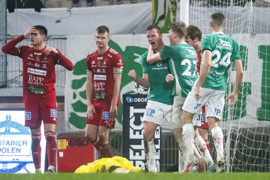 Jönköpings Södras Alexander Berntsson jublar med