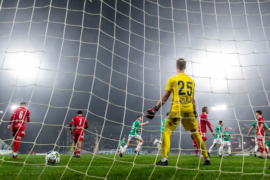 Skövde AIKs målvakt Otto Lindell deppar