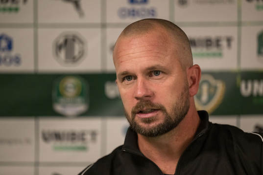 Skövde AIKs tränare Tobias Linderoth på presskonferensen
