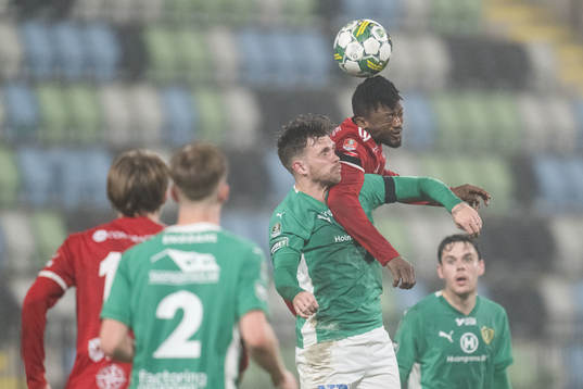 Jönköpings Södras Jesper Manns och Skövde AIKs Azeez