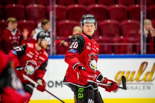 Malmö Redhawks Thomas Berg Paulsen värmer upp innan
