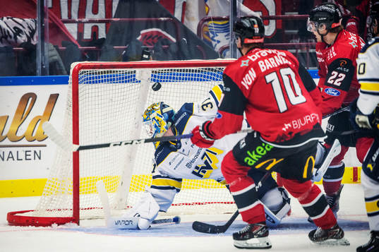 HV71s målvakt Joni Ortio släpper in 1-0