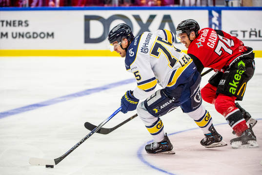HV71s Radan Lenc mot Malmö Redhawks Jakub Galvas
