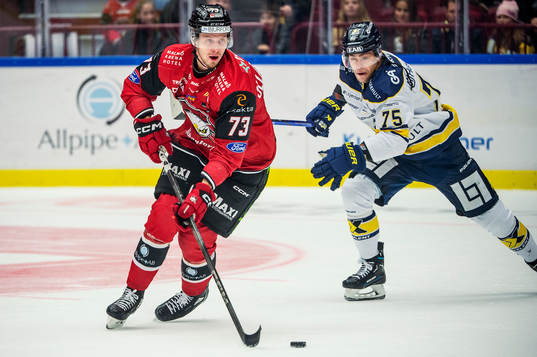 Malmö Redhawks Adam Ollas Mattsson mot HV71s Radan Lenc