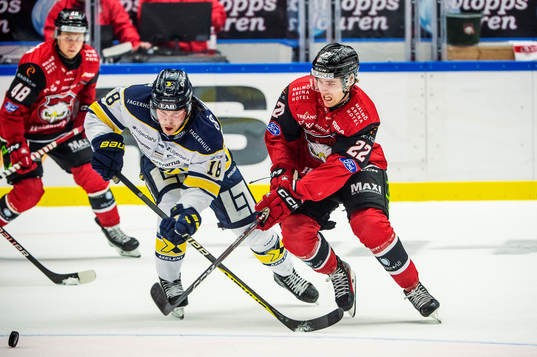 HV71s Kalle Maalahti mot Malmö Redhawks Janne Kuokkanen