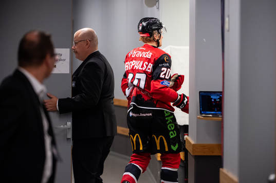 Malmö Redhawks Thomas Berg Paulsen lämnar isen