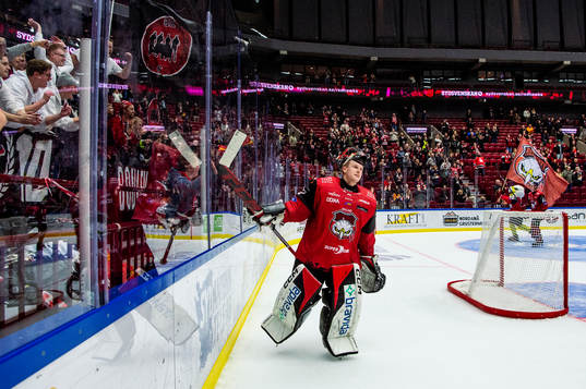 Malmö Redhawks målvakt Daniel Marmenlind jublar
