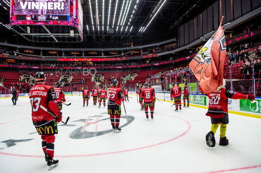Malmö Redhawks spelare jublar