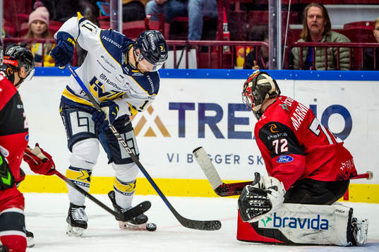 HV71s Simon Önerud mot Malmö Redhawks målvakt Daniel