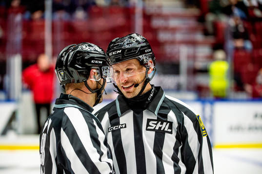 Linjedomare och Mathias Naperotti och Örjan Åhlén
