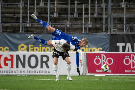 Örebros Daniel Hultqvist och GIF Sundsvalls Pontus Engblom