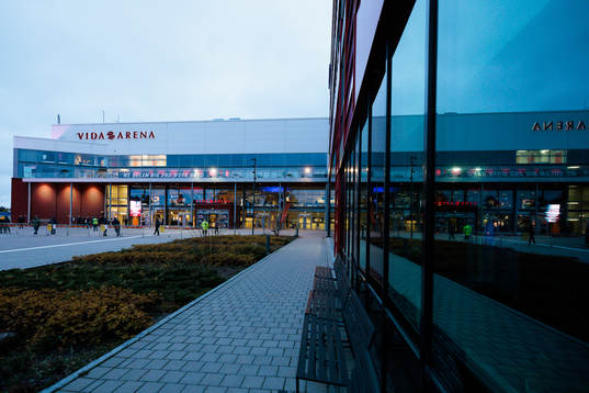 Exteriör vy av Vida arena före ishockeymatchen i SHL