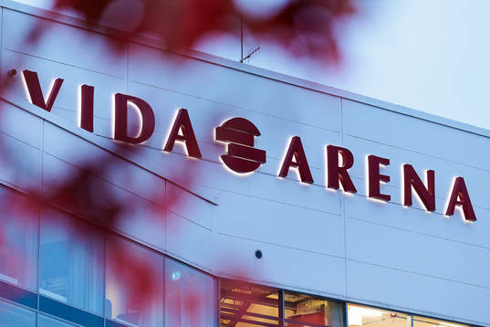 Exteriör vy av Vida arena före ishockeymatchen i SHL