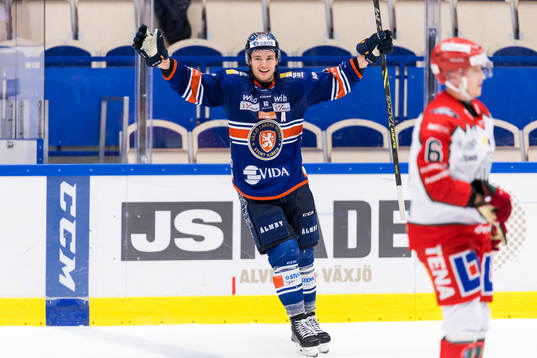Växjös Keegan Lowe jublar