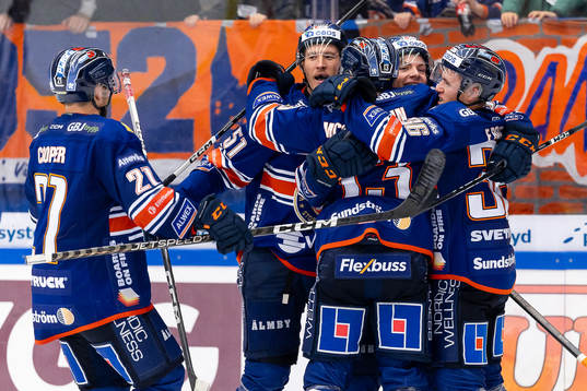 Växjös spelare jublar