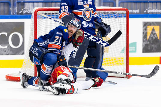 Växjös Brian Cooper och Frölundas Max Friberg