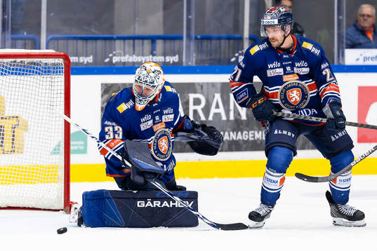 Växjös målvakt Emil Larmi och Växjös Brian Cooper