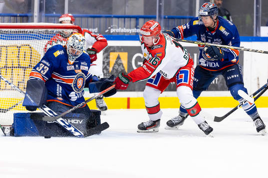 Växjös målvakt Emil Larmi och Frölundas Otto Stenberg