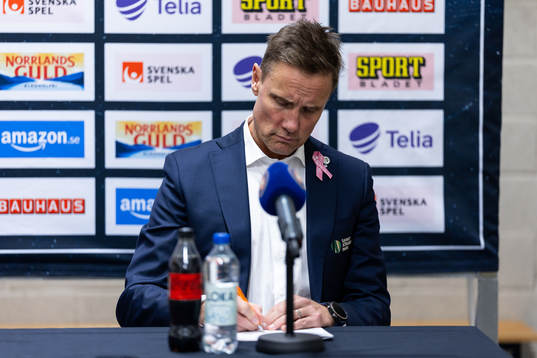Frölundas tränare Roger Rönnberg på presskonferens
