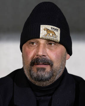 Utsiktens manager Bosko Orovic innan fotbollsmatchen i