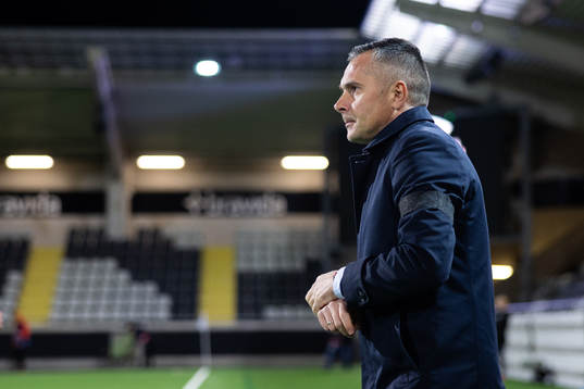 Östers tränare Srdjan Tufegdzic innan fotbollsmatchen i