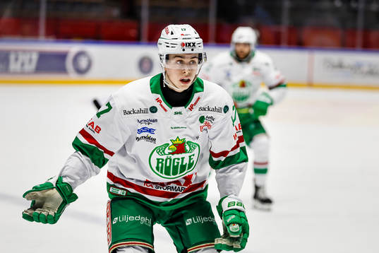 Rögles Simon Zether utan klubba