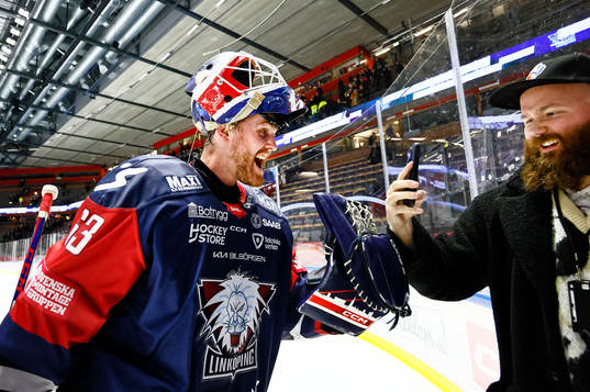 Linköpings målvakt Marcus Högberg jublar