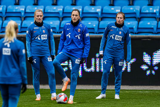 Mathilde Hauge Harviken, Emma Stølen Godø and Cesilie