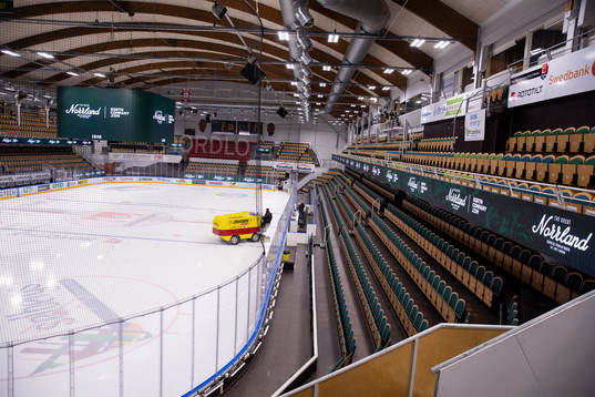 Tomma läktare innan ishockeymatchen i Hockeyallsvenskan