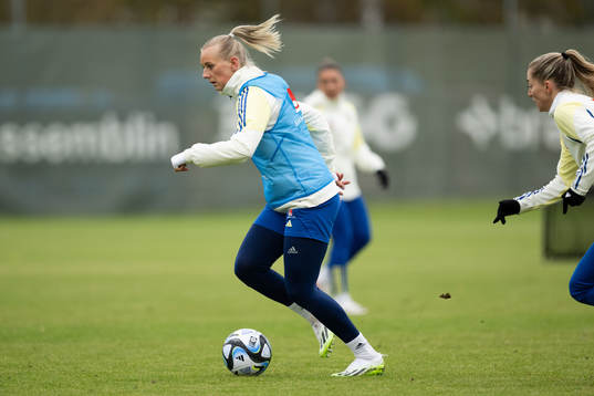 Stina Blackstenius of Sweden