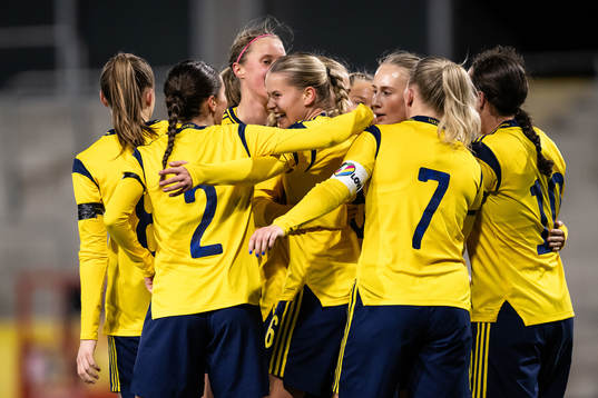 Sara Frigren of Sweden celebrate with teammates