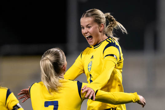 Sara Frigren of Sweden celebrate with teammates