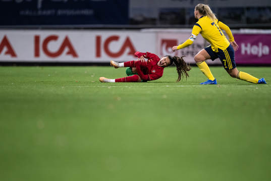 Ana Riberio of Portugal in pain in front of Tuva Skoog of